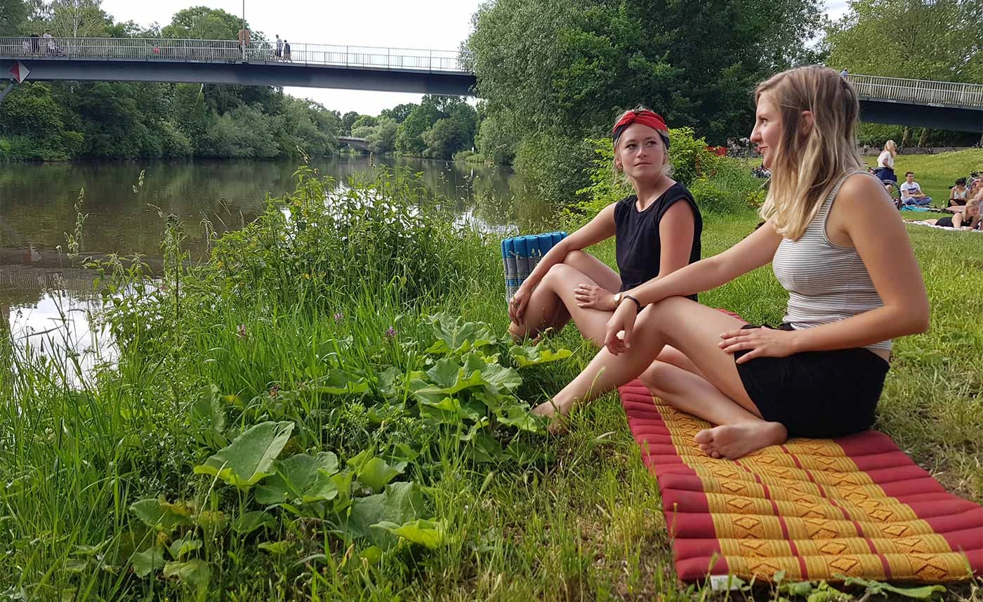 Un descanso de verano junto al lago con tu esterilla de kapok