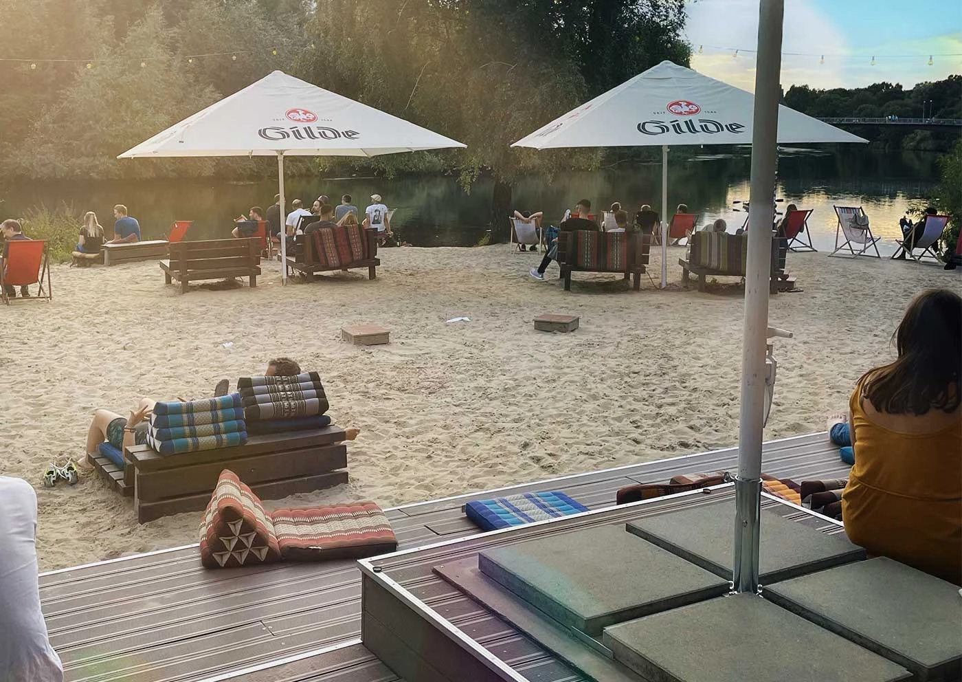Toque tailandés para tu bar de playa: Descubre nuestras variadas almohadas tailandesas