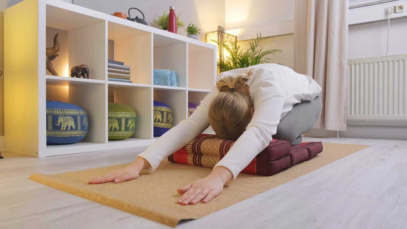 Relajación y Serenidad con Posturas de Yoga: ¡Encuentra tu Equilibrio Interior con livasia!